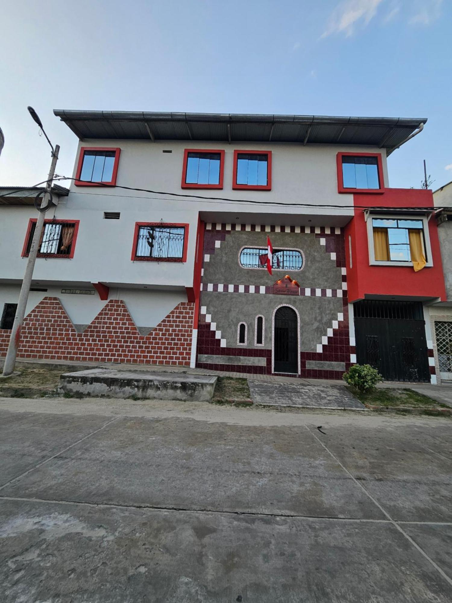 Sarisa House Hotel Iquitos Buitenkant foto