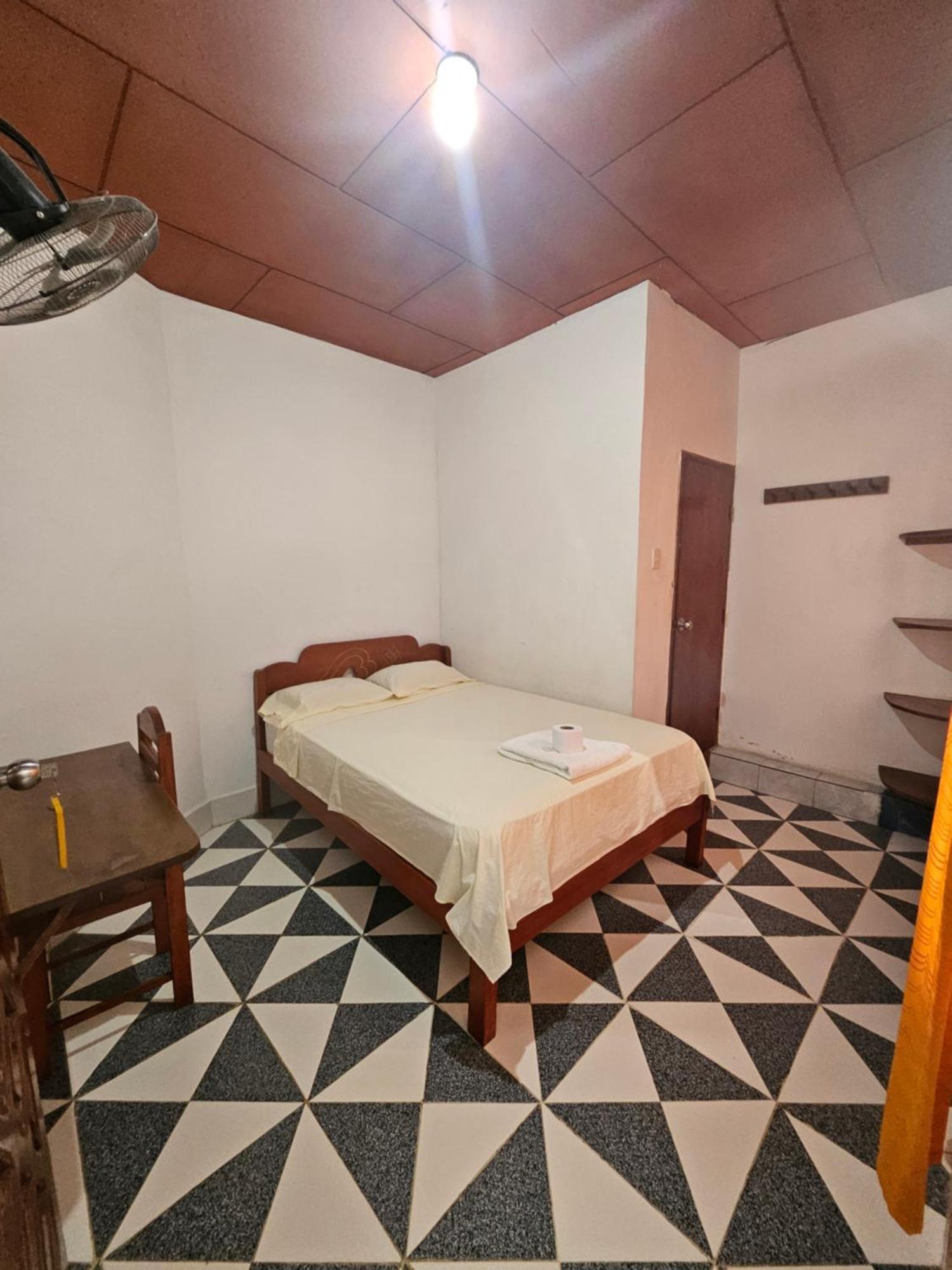 Sarisa House Hotel Iquitos Buitenkant foto