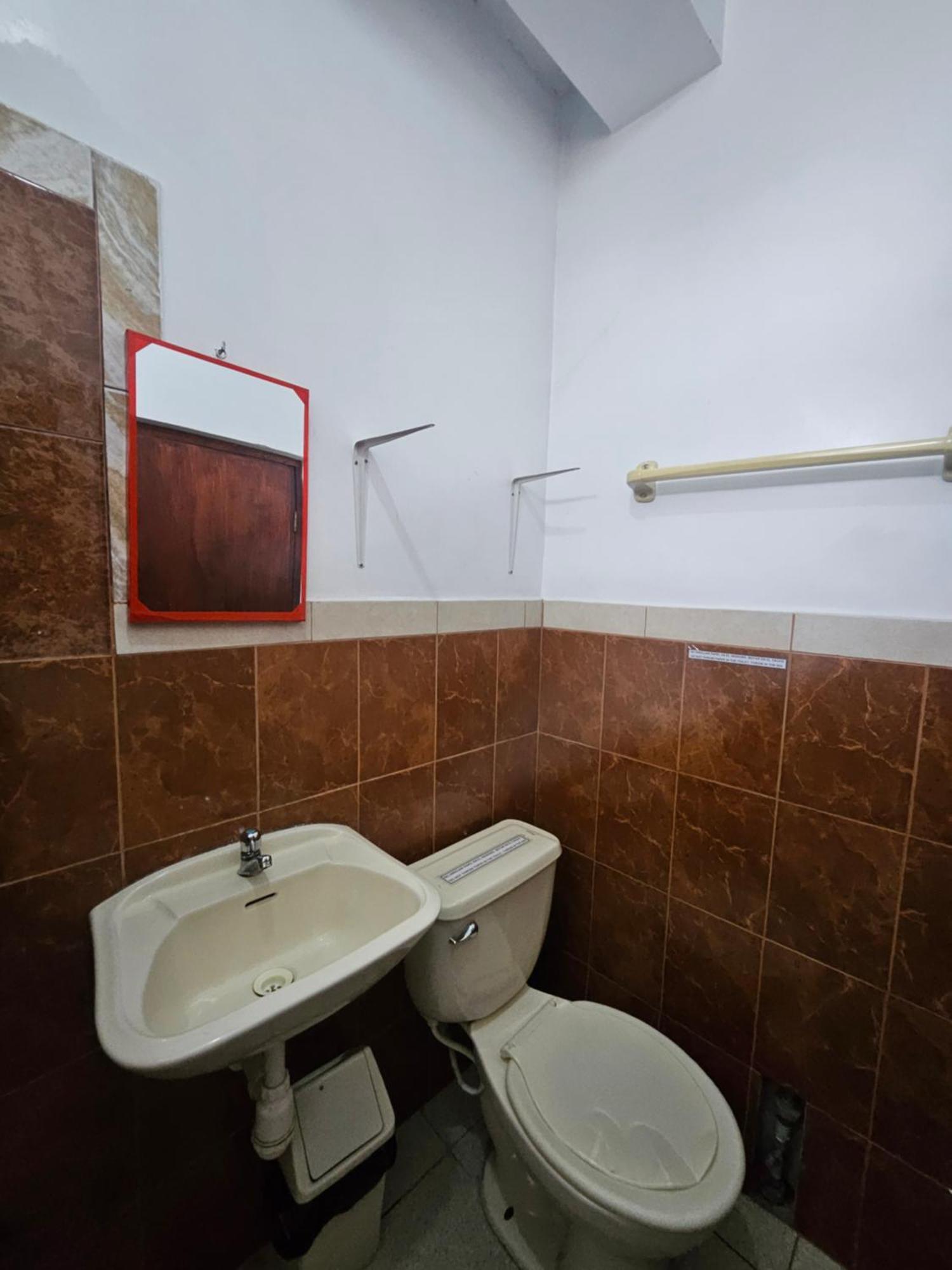 Sarisa House Hotel Iquitos Buitenkant foto